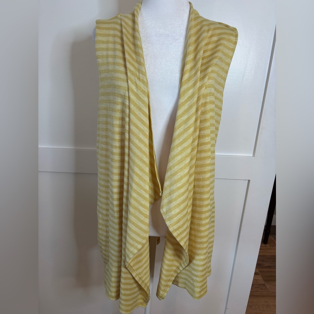 Yellow Striped Open Front Vest size large in great condition